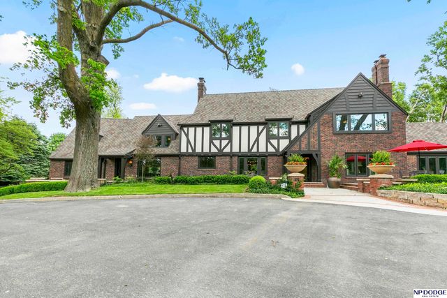 6724 Davenport Street, Omaha, NE 68132