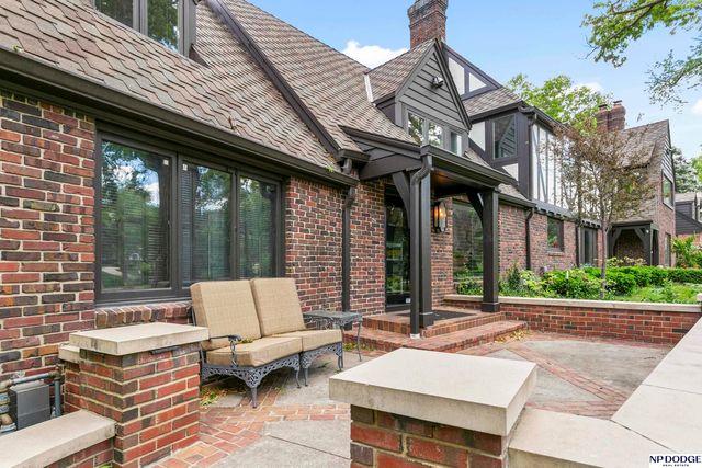 6724 Davenport Street, Omaha, NE 68132