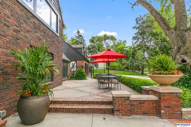 6724 Davenport Street, Omaha, NE 68132