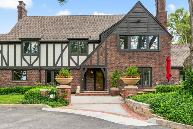 6724 Davenport Street, Omaha, NE 68132