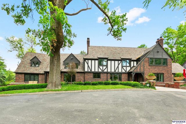 6724 Davenport Street, Omaha, NE 68132