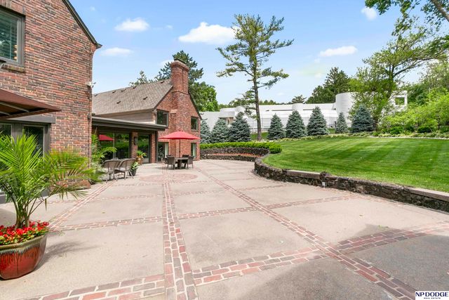 6724 Davenport Street, Omaha, NE 68132