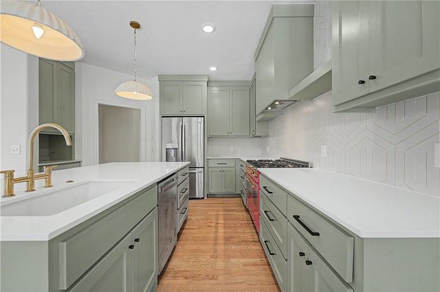 708 NE Essex Court, Bentonville, AR 72712