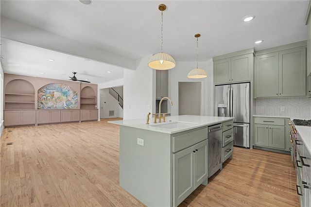 708 NE Essex Court, Bentonville, AR 72712