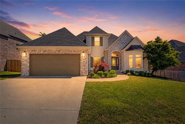 708 NE Essex Court, Bentonville, AR 72712