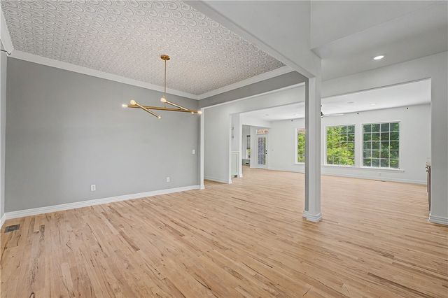 708 NE Essex Court, Bentonville, AR 72712