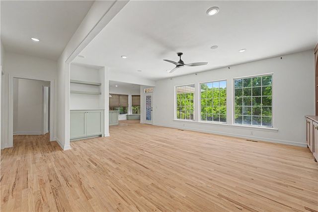708 NE Essex Court, Bentonville, AR 72712