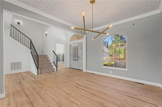 708 NE Essex Court, Bentonville, AR 72712