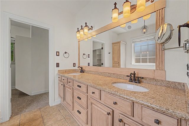 708 NE Essex Court, Bentonville, AR 72712