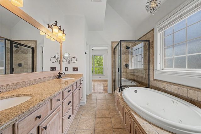 708 NE Essex Court, Bentonville, AR 72712