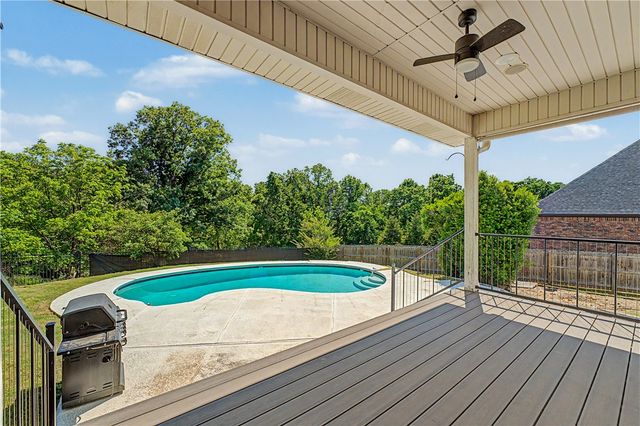 708 NE Essex Court, Bentonville, AR 72712