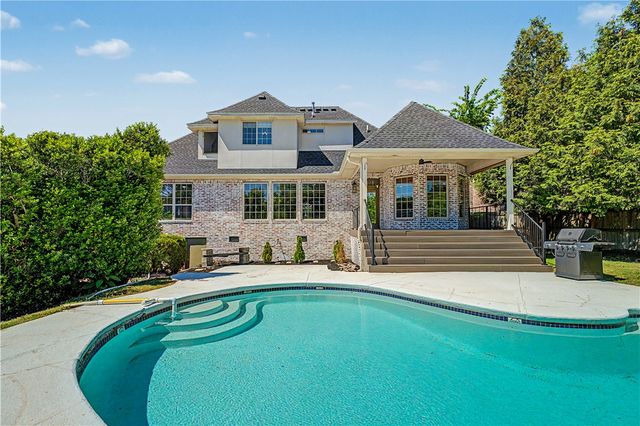 708 NE Essex Court, Bentonville, AR 72712