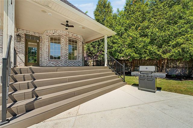 708 NE Essex Court, Bentonville, AR 72712