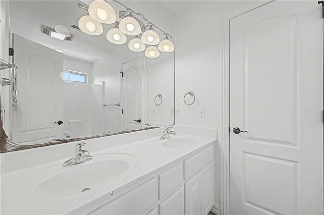 708 NE Essex Court, Bentonville, AR 72712