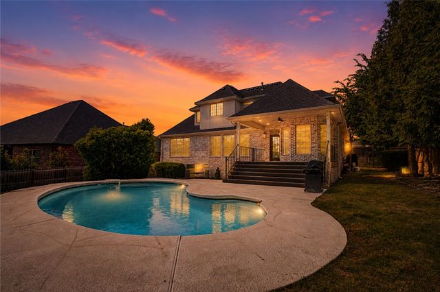 708 NE Essex Court, Bentonville, AR 72712
