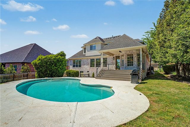 708 NE Essex Court, Bentonville, AR 72712