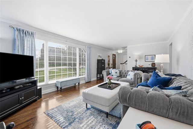 105 Sleepy Hollow Rd, Mt Lebanon, PA 15216