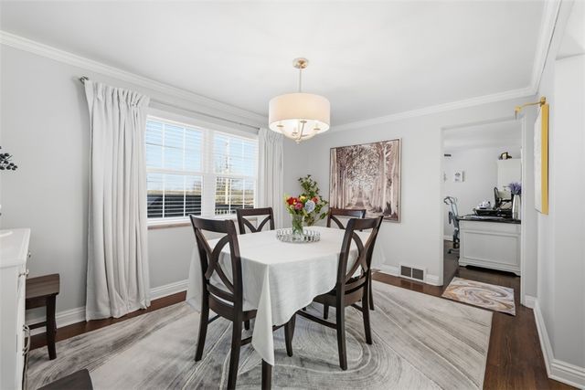 105 Sleepy Hollow Rd, Mt Lebanon, PA 15216