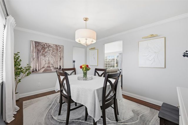 105 Sleepy Hollow Rd, Mt Lebanon, PA 15216