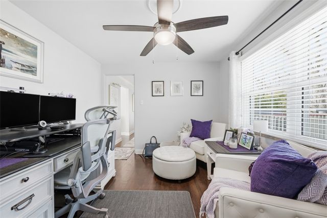 105 Sleepy Hollow Rd, Mt Lebanon, PA 15216