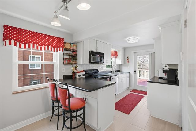 105 Sleepy Hollow Rd, Mt Lebanon, PA 15216