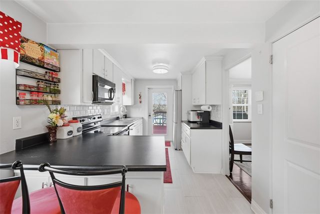 105 Sleepy Hollow Rd, Mt Lebanon, PA 15216