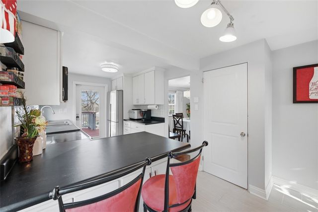 105 Sleepy Hollow Rd, Mt Lebanon, PA 15216