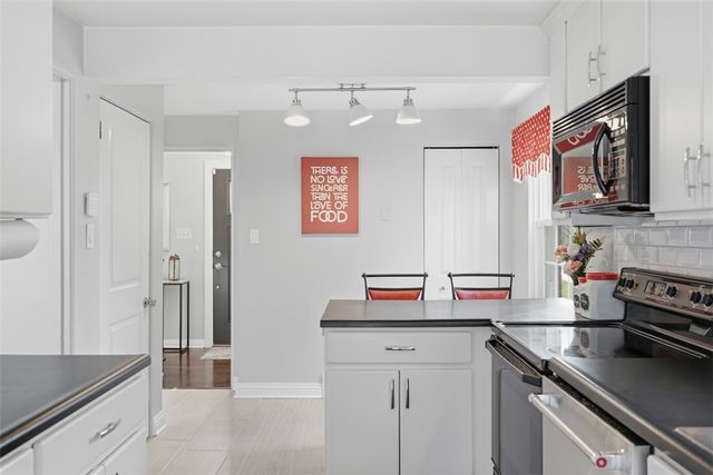 105 Sleepy Hollow Rd, Mt Lebanon, PA 15216