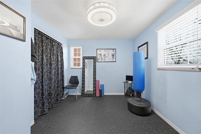 105 Sleepy Hollow Rd, Mt Lebanon, PA 15216