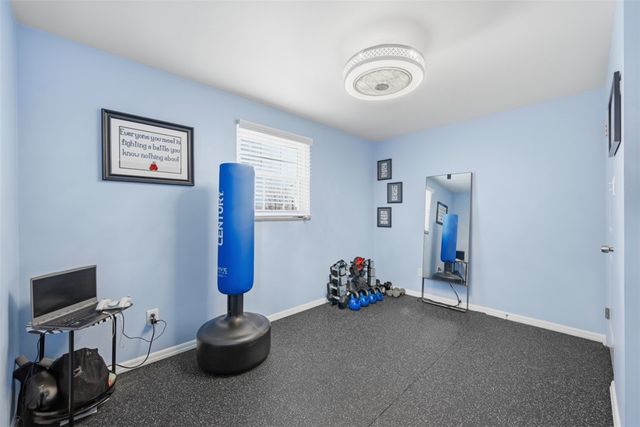 105 Sleepy Hollow Rd, Mt Lebanon, PA 15216