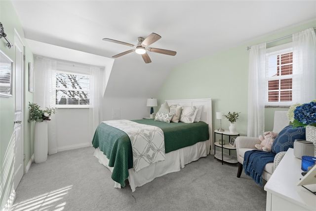 105 Sleepy Hollow Rd, Mt Lebanon, PA 15216