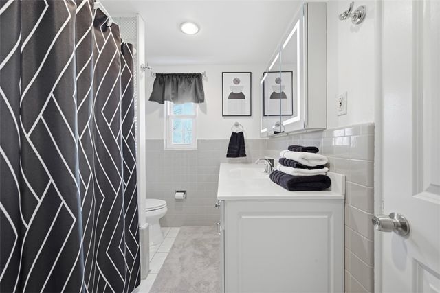 105 Sleepy Hollow Rd, Mt Lebanon, PA 15216