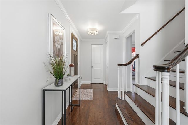 105 Sleepy Hollow Rd, Mt Lebanon, PA 15216