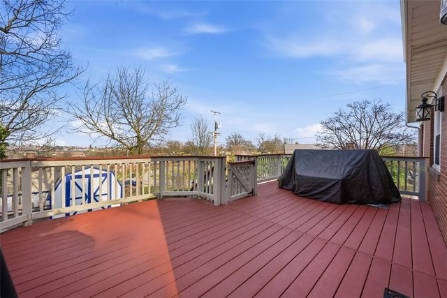 105 Sleepy Hollow Rd, Mt Lebanon, PA 15216