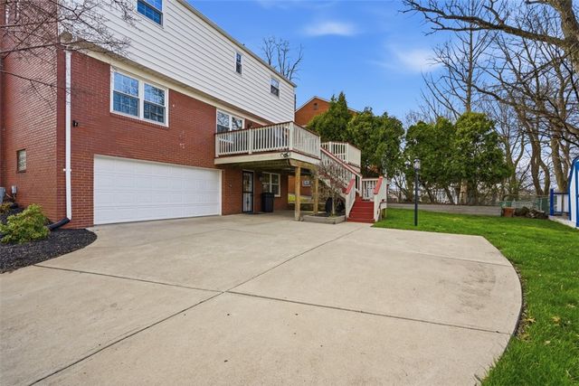 105 Sleepy Hollow Rd, Mt Lebanon, PA 15216