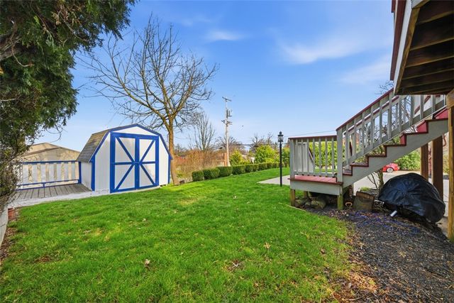 105 Sleepy Hollow Rd, Mt Lebanon, PA 15216