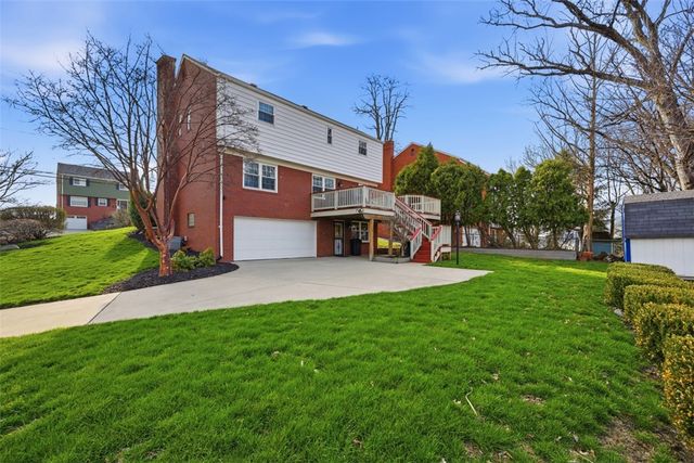 105 Sleepy Hollow Rd, Mt Lebanon, PA 15216