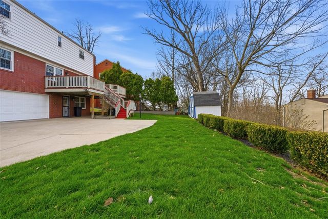 105 Sleepy Hollow Rd, Mt Lebanon, PA 15216