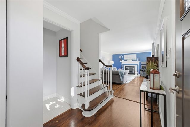 105 Sleepy Hollow Rd, Mt Lebanon, PA 15216