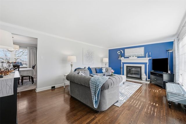 105 Sleepy Hollow Rd, Mt Lebanon, PA 15216