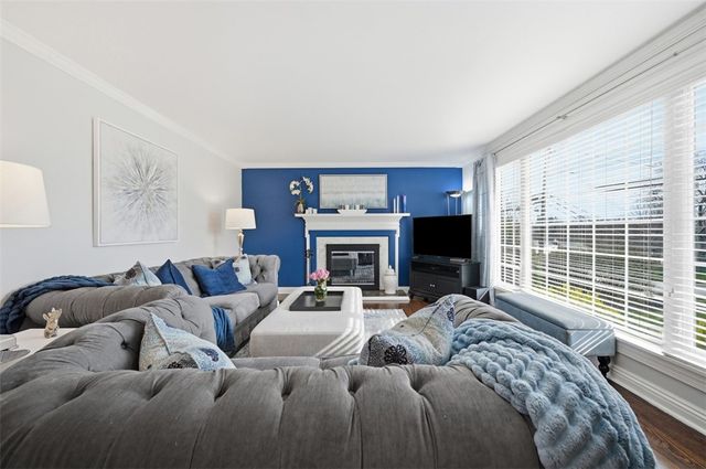 105 Sleepy Hollow Rd, Mt Lebanon, PA 15216