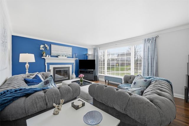 105 Sleepy Hollow Rd, Mt Lebanon, PA 15216