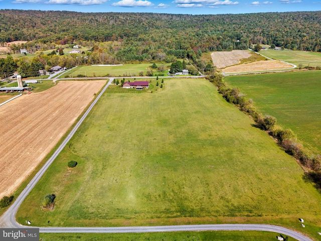 107 LINKIN PARK DR, Spring Mills, PA 16875