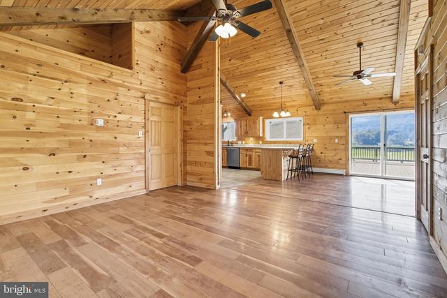 107 LINKIN PARK DR, Spring Mills, PA 16875