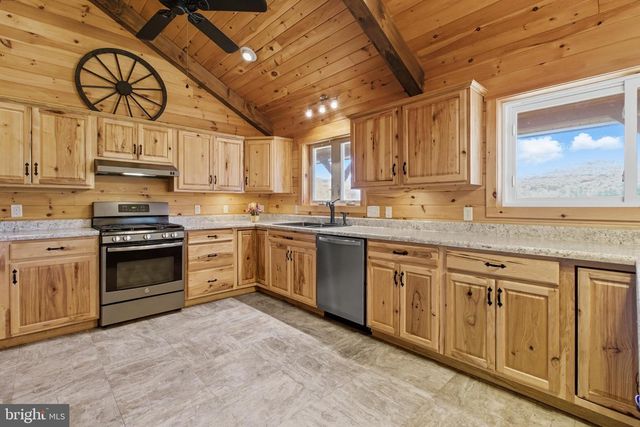 107 LINKIN PARK DR, Spring Mills, PA 16875