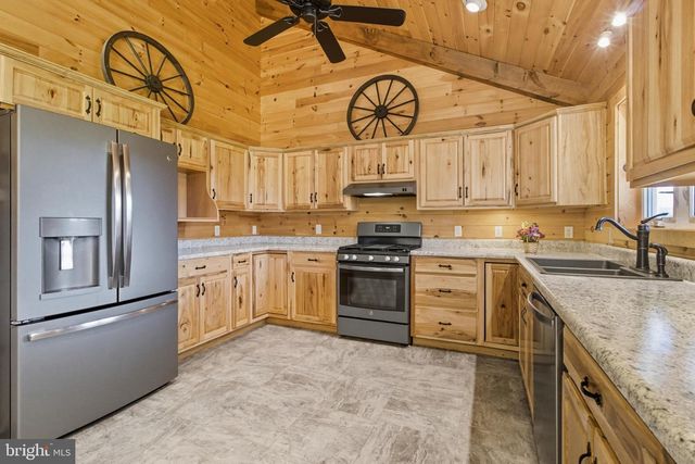 107 LINKIN PARK DR, Spring Mills, PA 16875