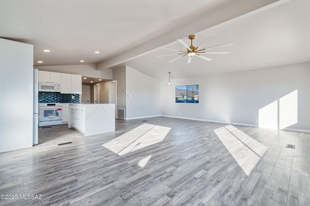 2305 W Ruthrauff Road, Tucson, AZ 85705