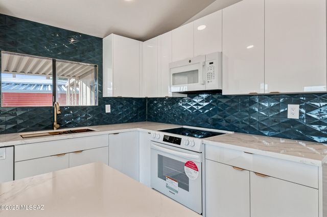 2305 W Ruthrauff Road, Tucson, AZ 85705