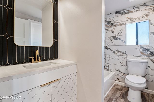 2305 W Ruthrauff Road, Tucson, AZ 85705
