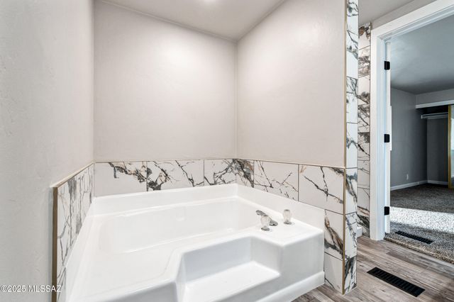 2305 W Ruthrauff Road, Tucson, AZ 85705